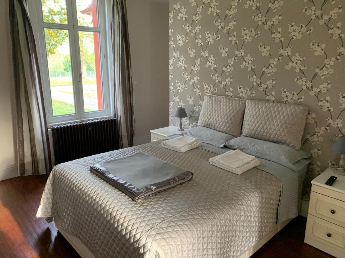 Le Pontet Bed and Breakfast Miramont-de-Guyenne Exteriör bild