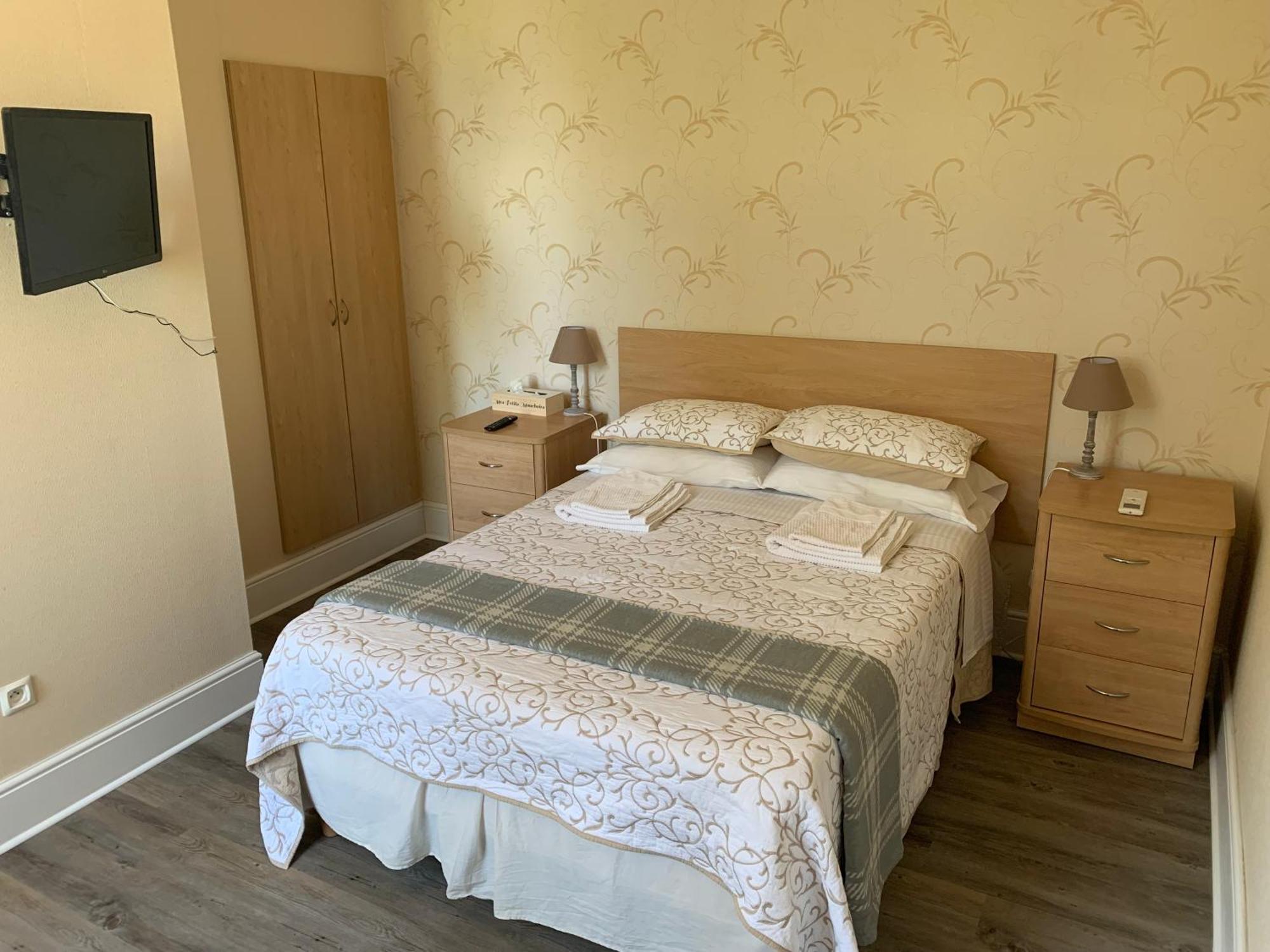 Le Pontet Bed and Breakfast Miramont-de-Guyenne Exteriör bild