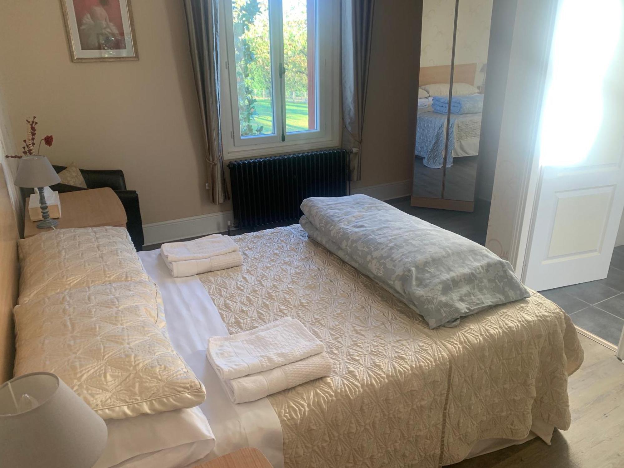 Le Pontet Bed and Breakfast Miramont-de-Guyenne Exteriör bild