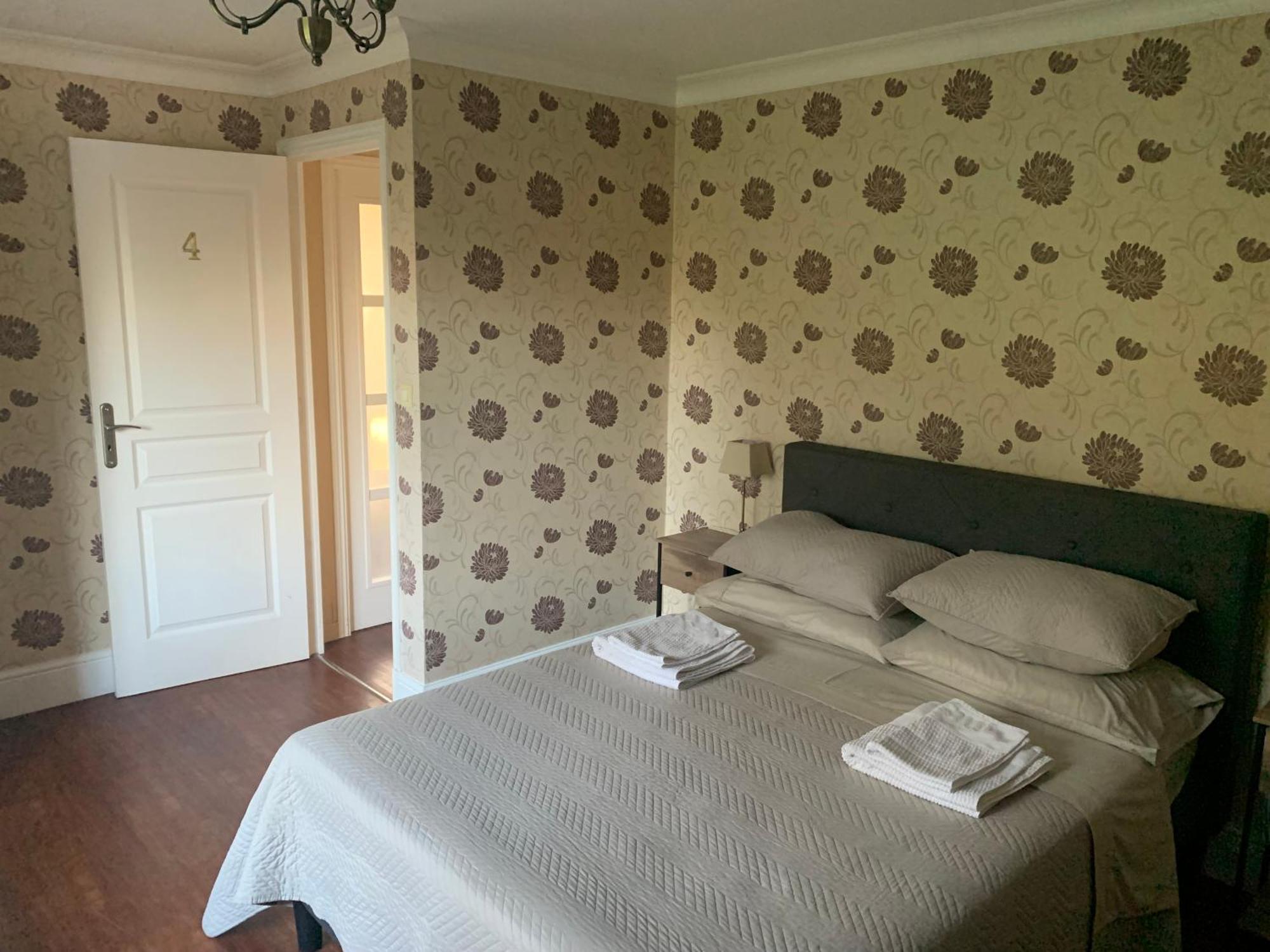 Le Pontet Bed and Breakfast Miramont-de-Guyenne Exteriör bild