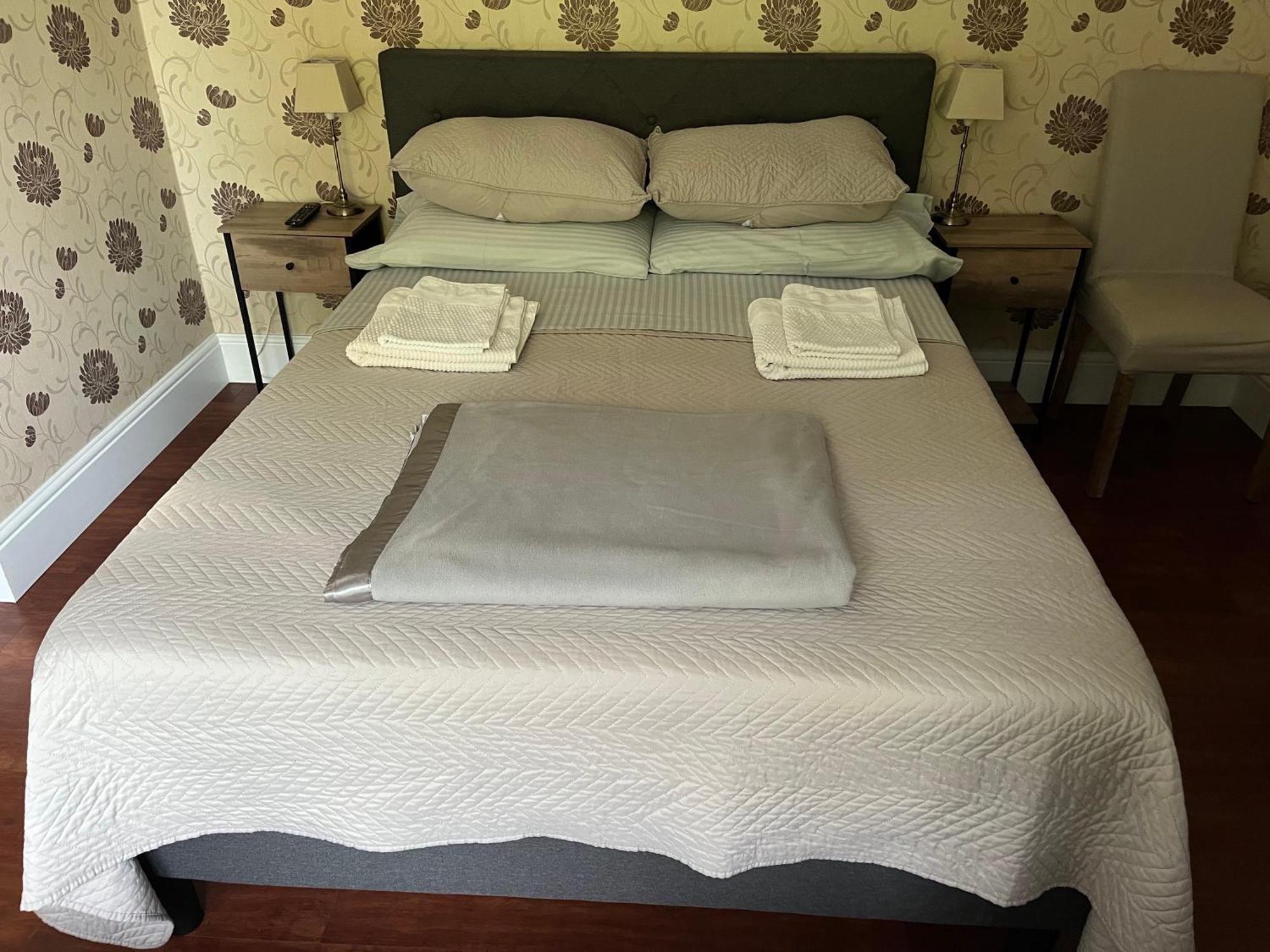 Le Pontet Bed and Breakfast Miramont-de-Guyenne Exteriör bild