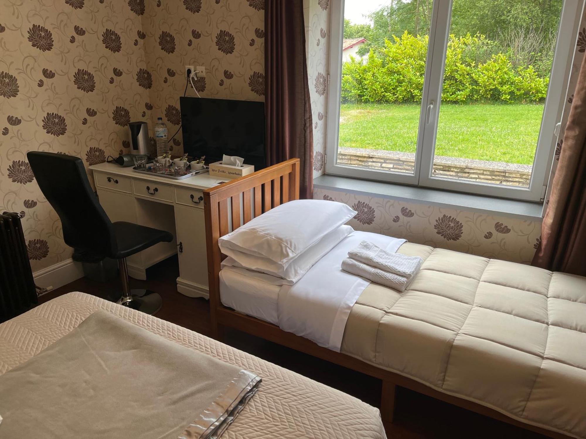 Le Pontet Bed and Breakfast Miramont-de-Guyenne Exteriör bild