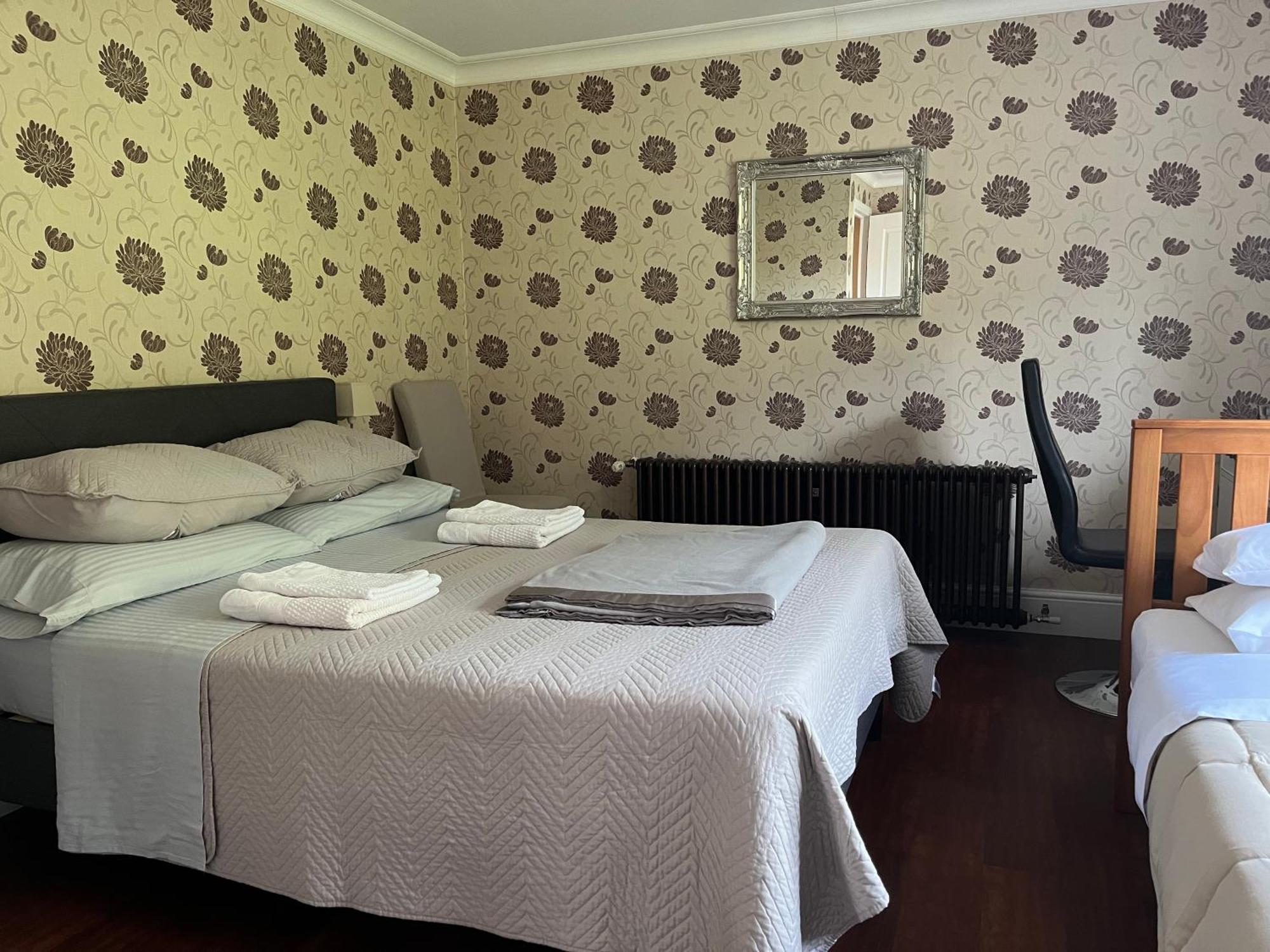 Le Pontet Bed and Breakfast Miramont-de-Guyenne Exteriör bild